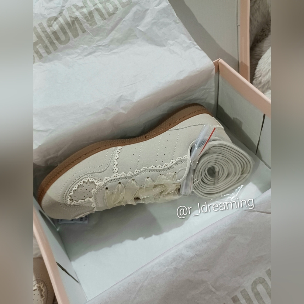 NIB Cushionaire Belinda Casual Sneakers Size 6.5W In Ivory W/ Extra Plain Laces - Picture 10 of 12